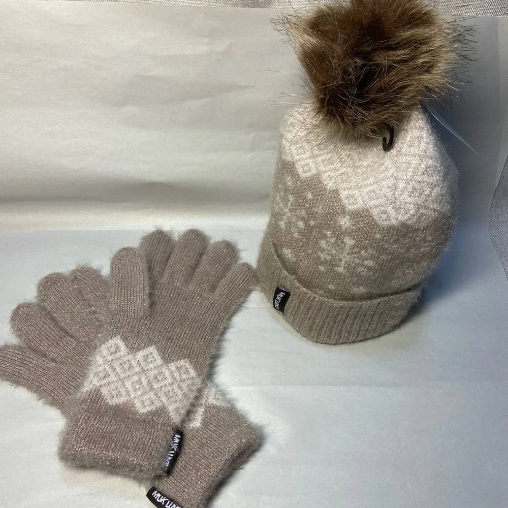 - WOMEN'S MIXED YARN BEANIE AND MITTEN SET